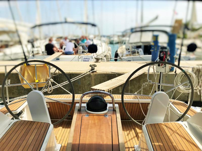 Book yachts online - sailboat - Bavaria Cruiser 37 - Maestral - rent