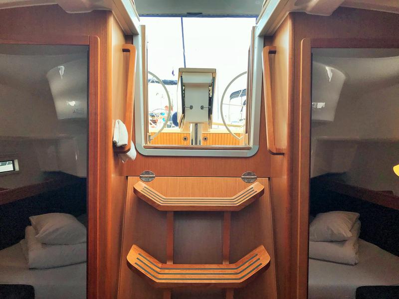 Book yachts online - sailboat - Bavaria Cruiser 37 - Maestral - rent