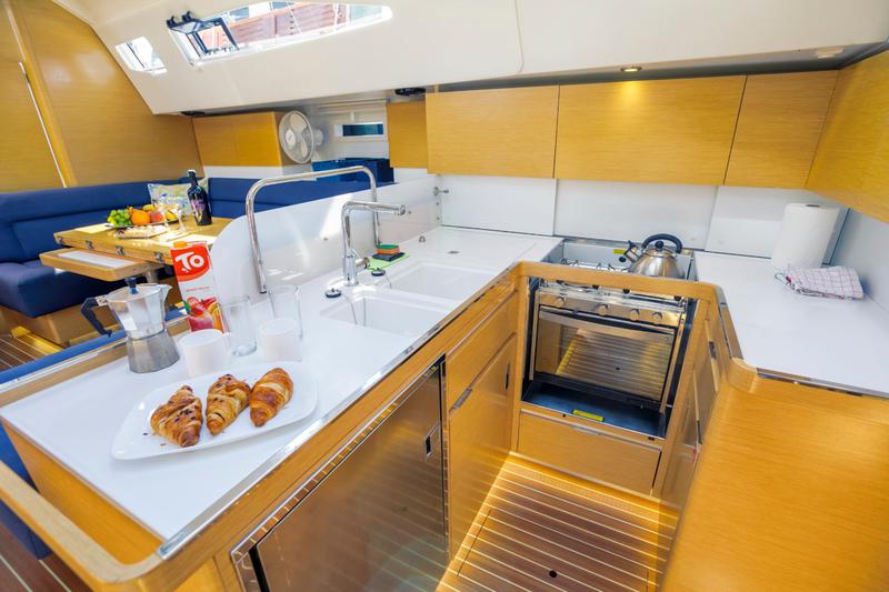 Book yachts online - sailboat - Elan 494 Impression - Wild Wind - rent