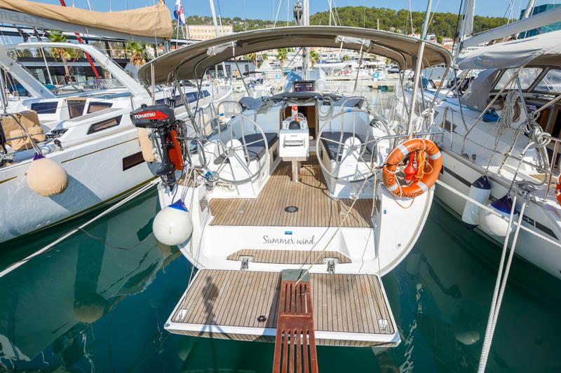 Book yachts online - sailboat - Bavaria 37 Cruiser - Summer Wind - rent