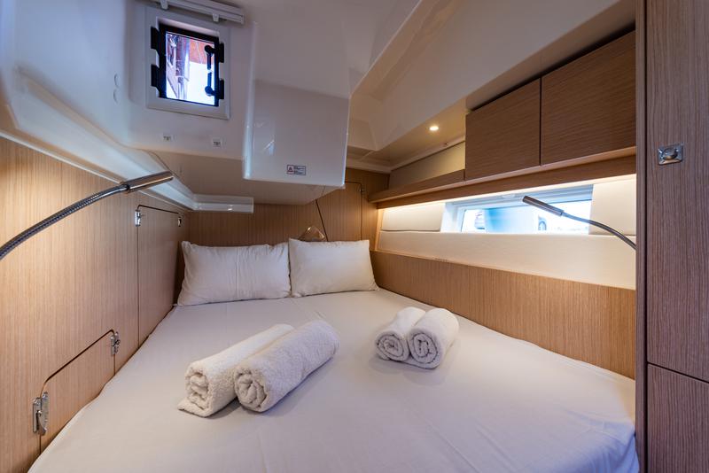 Book yachts online - sailboat - Bavaria C45 - Barbagiannis - Bow &amp; Solar - rent