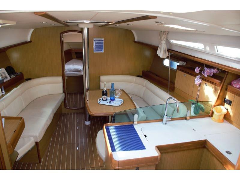 Book yachts online - sailboat - Sun Odyssey 42 i - M2 - rent