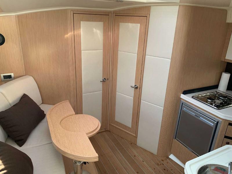 Book yachts online - motorboat - Elan Power 30 - Elisabeth - rent