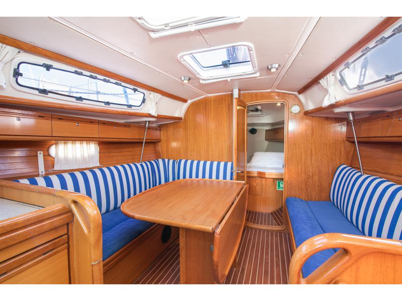 Book yachts online - sailboat - Bavaria 34 Cruiser - Leon - rent