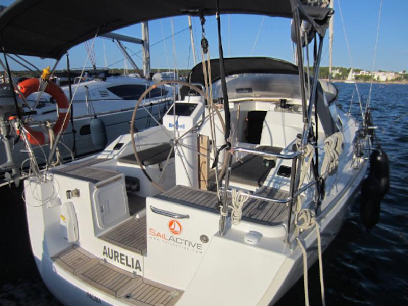 Book yachts online - sailboat - Hanse 325 - Aurelia - rent