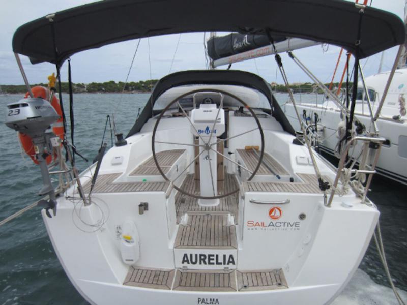 Book yachts online - sailboat - Hanse 325 - Aurelia - rent