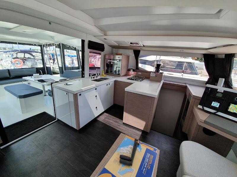 Book yachts online - catamaran - Astréa 42 - Discordia - rent