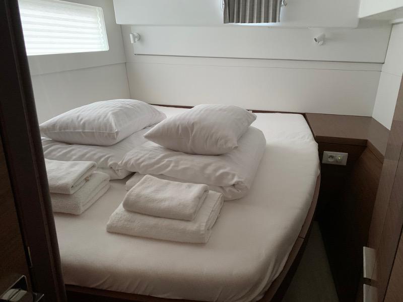 Book yachts online - catamaran - Lagoon 40 - MONARCH new 2020+AC+G - rent