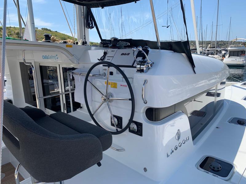 Book yachts online - catamaran - Lagoon 40 - MONARCH new 2020+AC+G - rent
