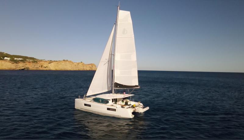 Book yachts online - catamaran - Lagoon 40 - Eskimo  - rent