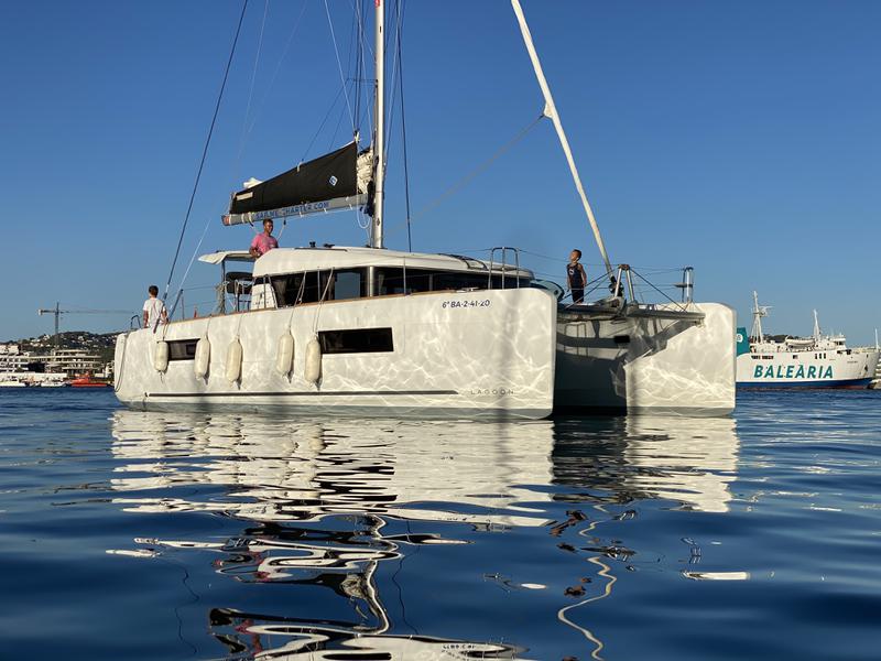 Book yachts online - catamaran - Lagoon 40 - Eskimo  - rent