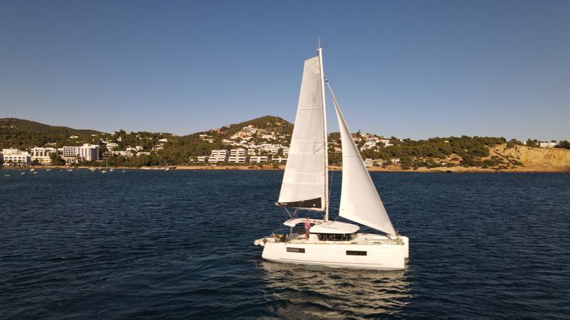 Book yachts online - catamaran - Lagoon 40 - Eskimo  - rent