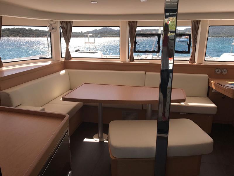 Book yachts online - catamaran - Lagoon 42 - Blue Eyes (WM, Inverter, Fans) - rent