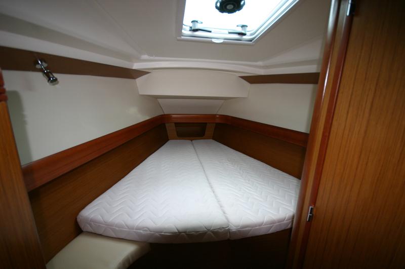 Book yachts online - sailboat - Sun Odyssey 42i - Nihal - rent