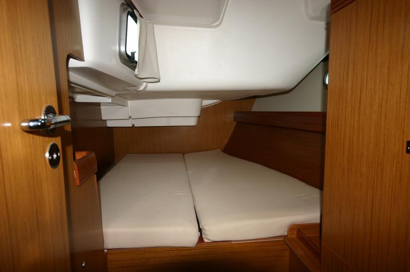 Book yachts online - sailboat - Sun Odyssey 42i - Nihal - rent