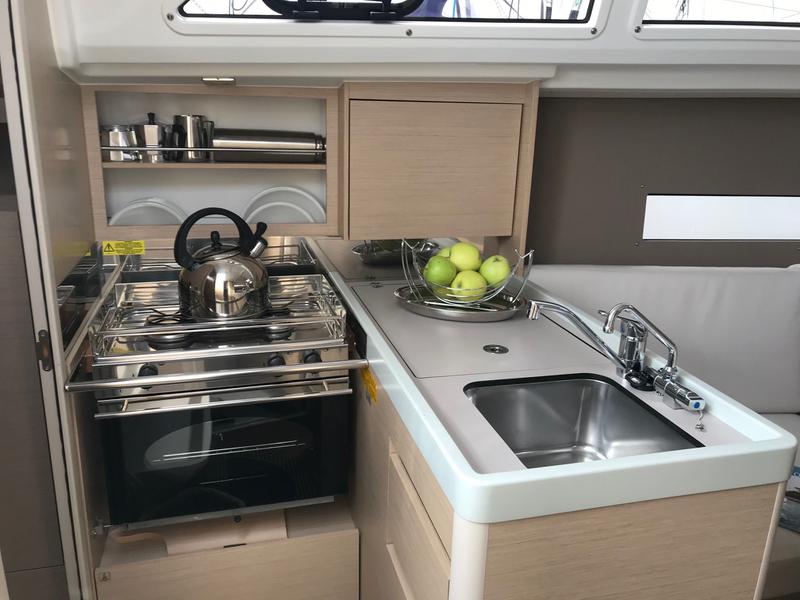 Book yachts online - sailboat - Oceanis 30.1 - Mimosa - rent