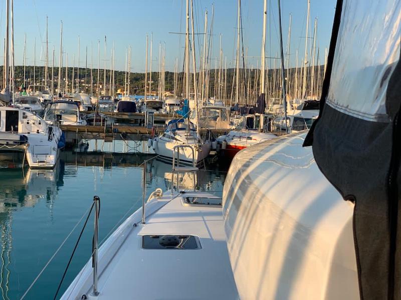 Book yachts online - catamaran - Lagoon 42 - Maisha (WM, Inverter, Solar Panels) - rent
