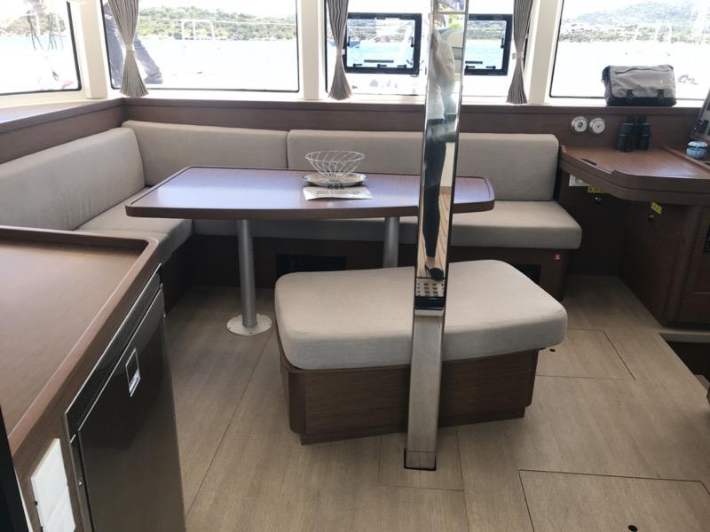 Book yachts online - catamaran - Lagoon 42 - Zippiri (WM, Inverter, Heating) - rent