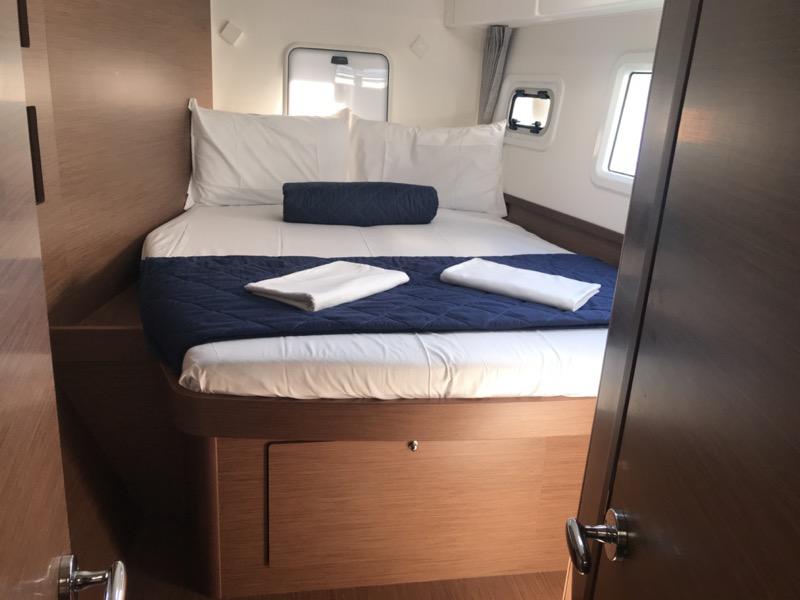 Book yachts online - catamaran - Lagoon 42 - Zippiri (WM, Inverter, Heating) - rent