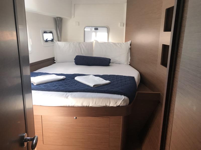 Book yachts online - catamaran - Lagoon 42 - Zippiri (WM, Inverter, Heating) - rent
