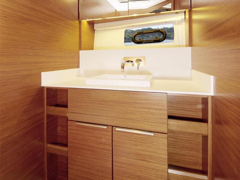 Book yachts online - motorboat - Bavaria Sport S45 HT - VAROLA - rent