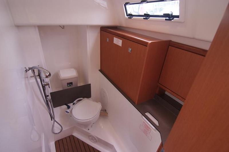 Book yachts online - sailboat - Bavaria Cruiser 33 - PULENAT - rent