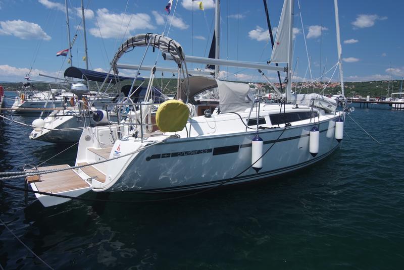 Book yachts online - sailboat - Bavaria Cruiser 33 - PULENAT - rent