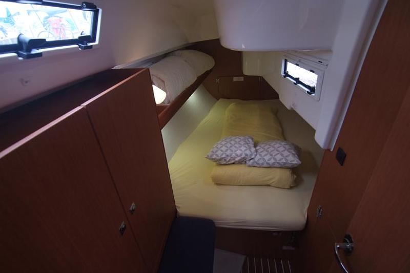 Book yachts online - sailboat - Bavaria Cruiser 33 - PULENAT - rent