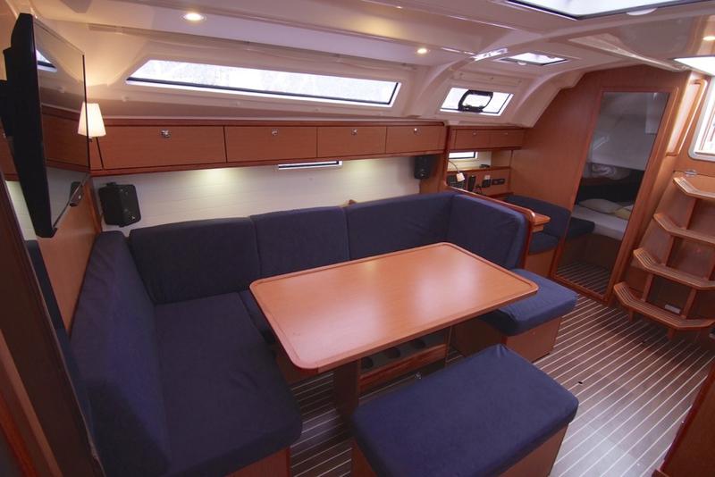 Book yachts online - sailboat - Bavaria Cruiser 41 - JAZZ - rent