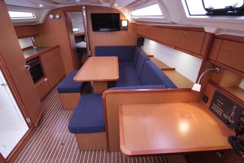 Book yachts online - sailboat - Bavaria Cruiser 41 - JAZZ - rent