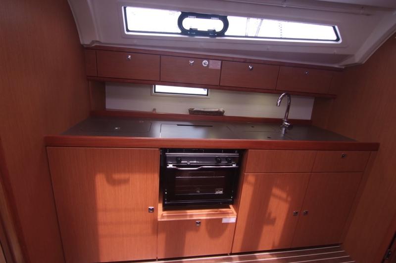 Book yachts online - sailboat - Bavaria Cruiser 41 - JAZZ - rent
