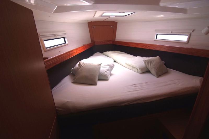 Book yachts online - sailboat - Bavaria Cruiser 41 - JAZZ - rent