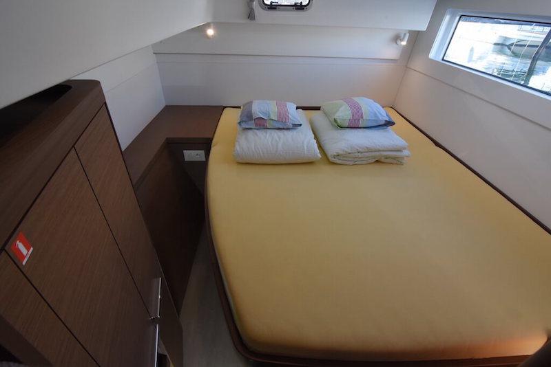 Book yachts online - catamaran - Lagoon 40 - SUNLIGHT - rent