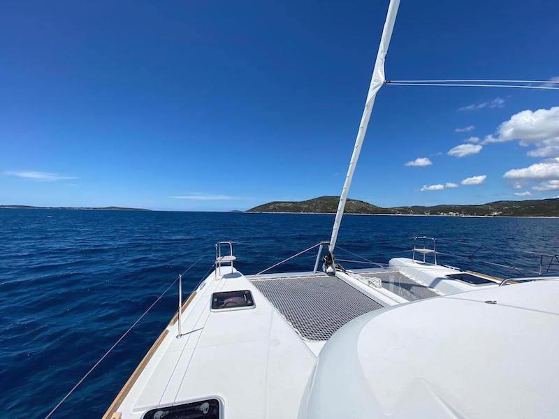 Book yachts online - catamaran - Lagoon 40 - SUNLIGHT - rent