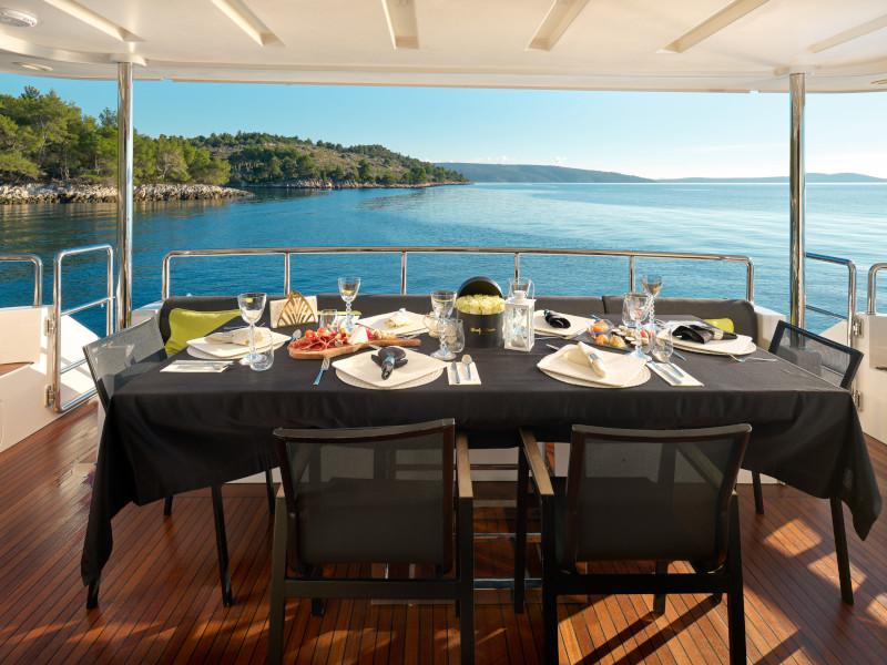 Book yachts online - motorboat - Delfino 93 - Ocean Drive - rent