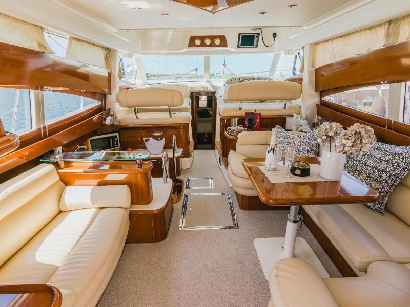Book yachts online - motorboat - Jeanneau Prestige 46 Fly - UNPLUGGED - rent