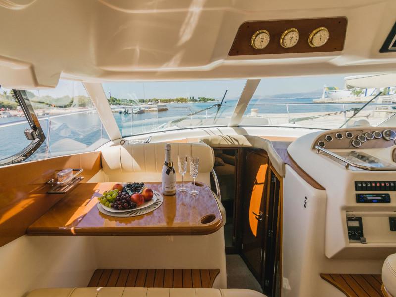 Book yachts online - motorboat - Jeanneau Prestige 46 Fly - UNPLUGGED - rent