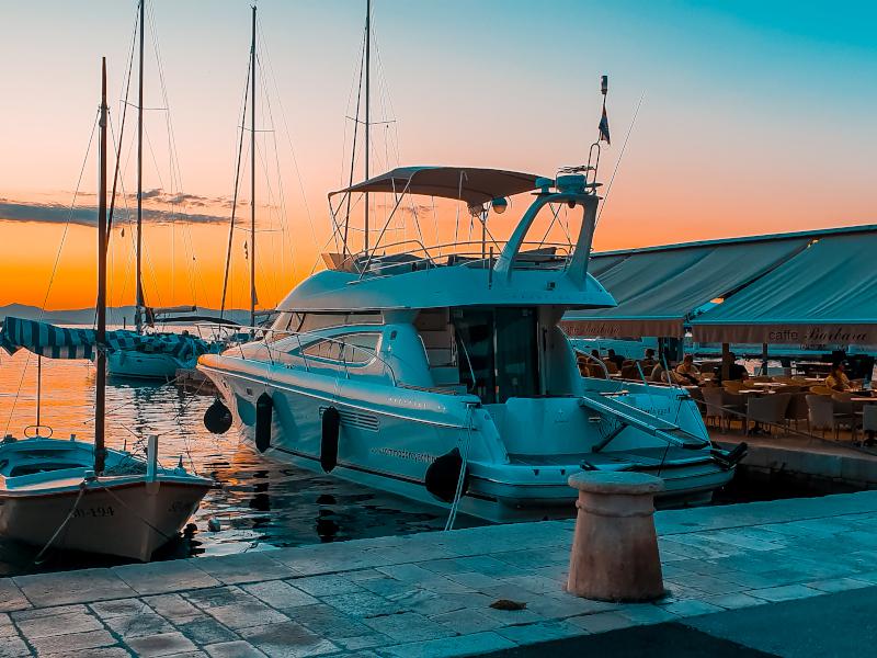 Book yachts online - motorboat - Jeanneau Prestige 46 Fly - UNPLUGGED - rent