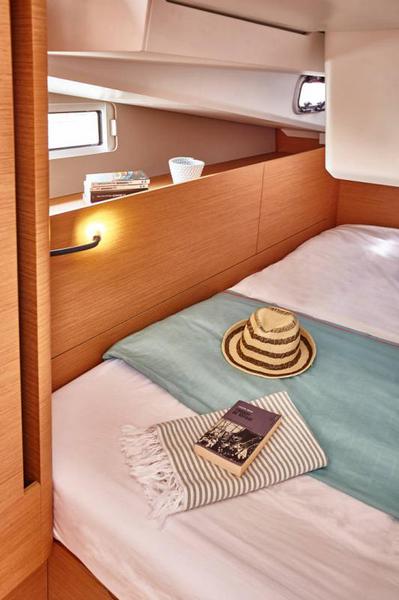 Book yachts online - sailboat - Sun Odyssey 440 - Nymeria | Water-maker - rent
