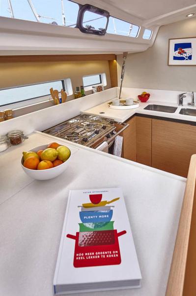 Book yachts online - sailboat - Sun Odyssey 440 - Nymeria | Water-maker - rent
