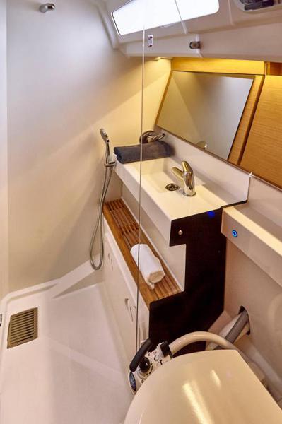 Book yachts online - sailboat - Sun Odyssey 440 - Nymeria | Water-maker - rent