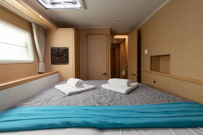Book yachts online - catamaran - Lagoon 400 S2 - Seaker - rent