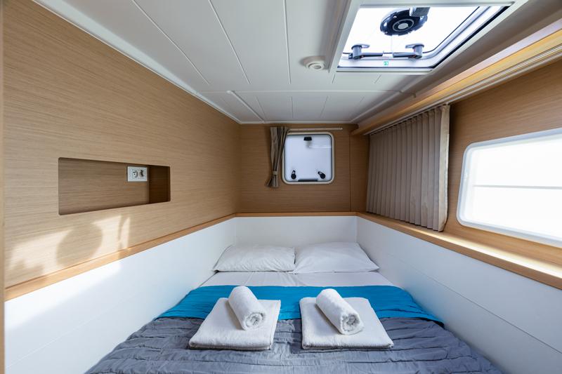Book yachts online - catamaran - Lagoon 400 S2 - Seaker - rent