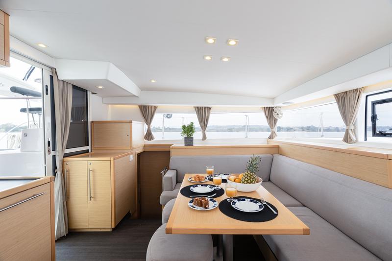 Book yachts online - catamaran - Lagoon 400 S2 - Seaker - rent