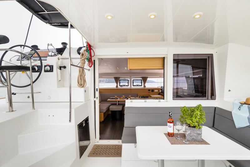 Book yachts online - catamaran - Lagoon 400 S2 - Seaker - rent