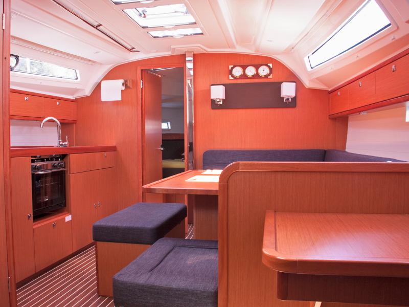 Book yachts online - sailboat - Bavaria Cruiser 41 - Libeccio - rent