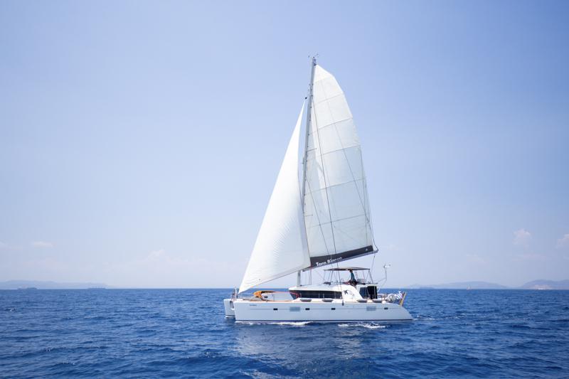 Book yachts online - catamaran - Lagoon 500 - Skippered - TORO BIANCO - rent