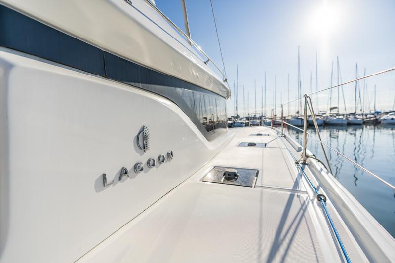 Book yachts online - catamaran - Lagoon 50 (6 cabs) -  Skippered - PELAGIC CAT - rent