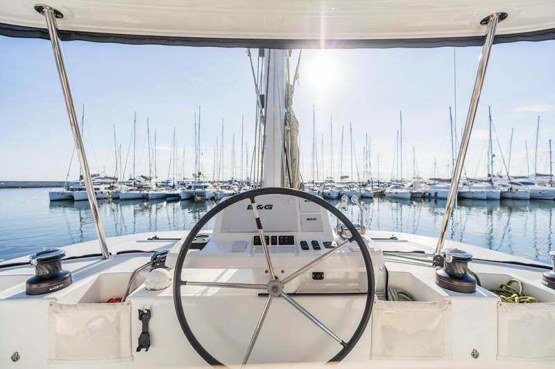 Book yachts online - catamaran - Lagoon 50 (6 cabs) -  Skippered - PELAGIC CAT - rent