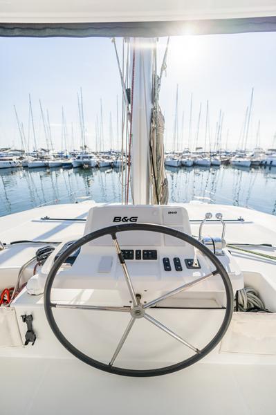 Book yachts online - catamaran - Lagoon 50 (6 cabs) -  Skippered - PELAGIC CAT - rent